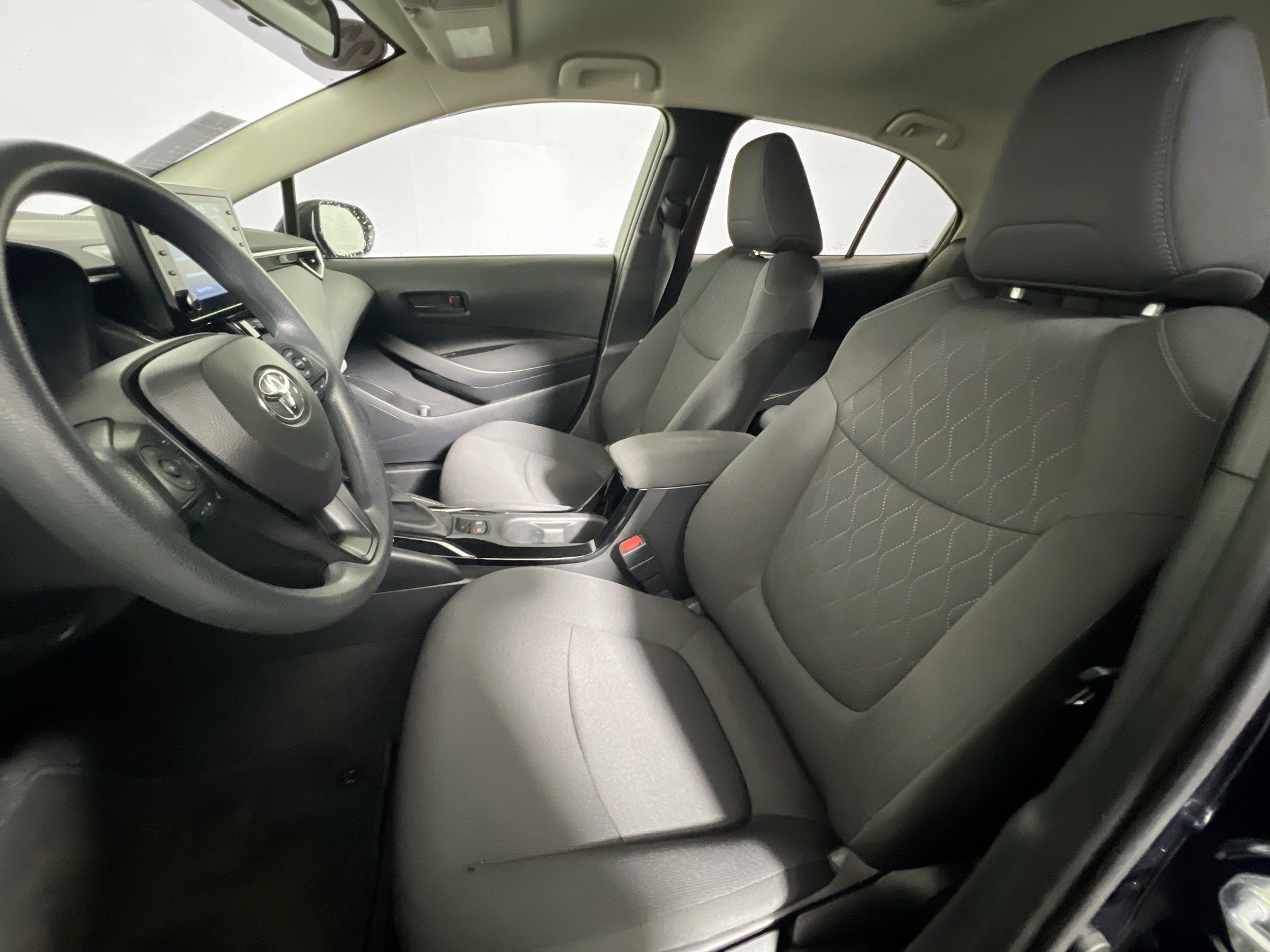 Used 2022 Toyota Corolla LE FWD image 14
