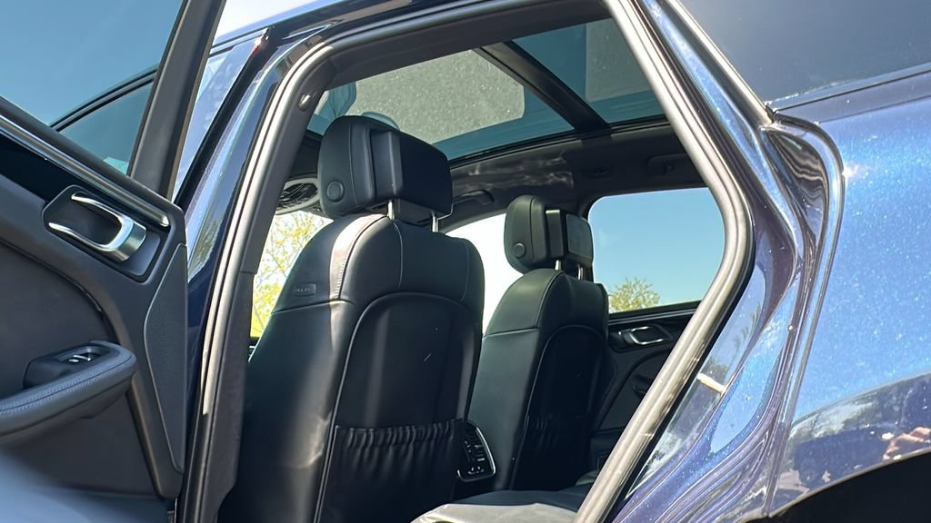 Used 2023 Porsche Macan AWD/4WD image 25