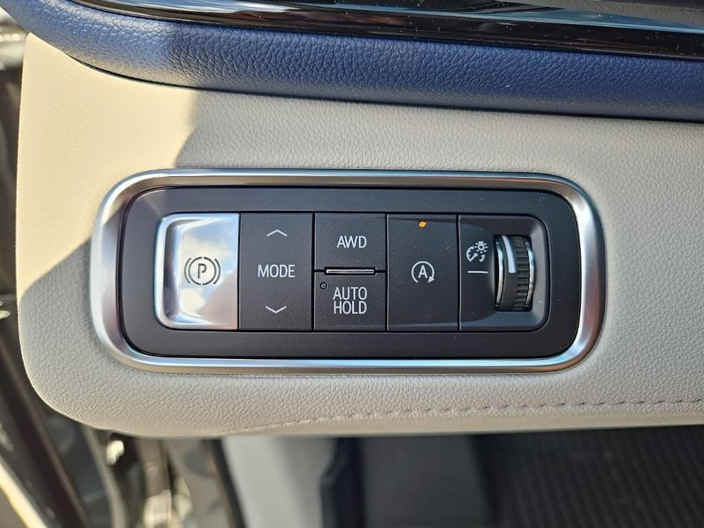 New 2026 Buick Enclave Avenir w/ Super Cruise Package AWD/4WD image 35