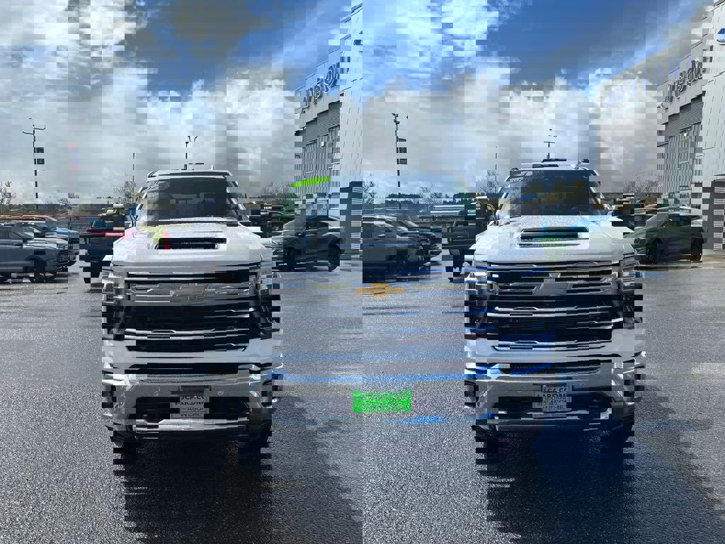 Used 2024 Chevrolet Silverado 2500 LTZ w/ LTZ Premium Package image 10