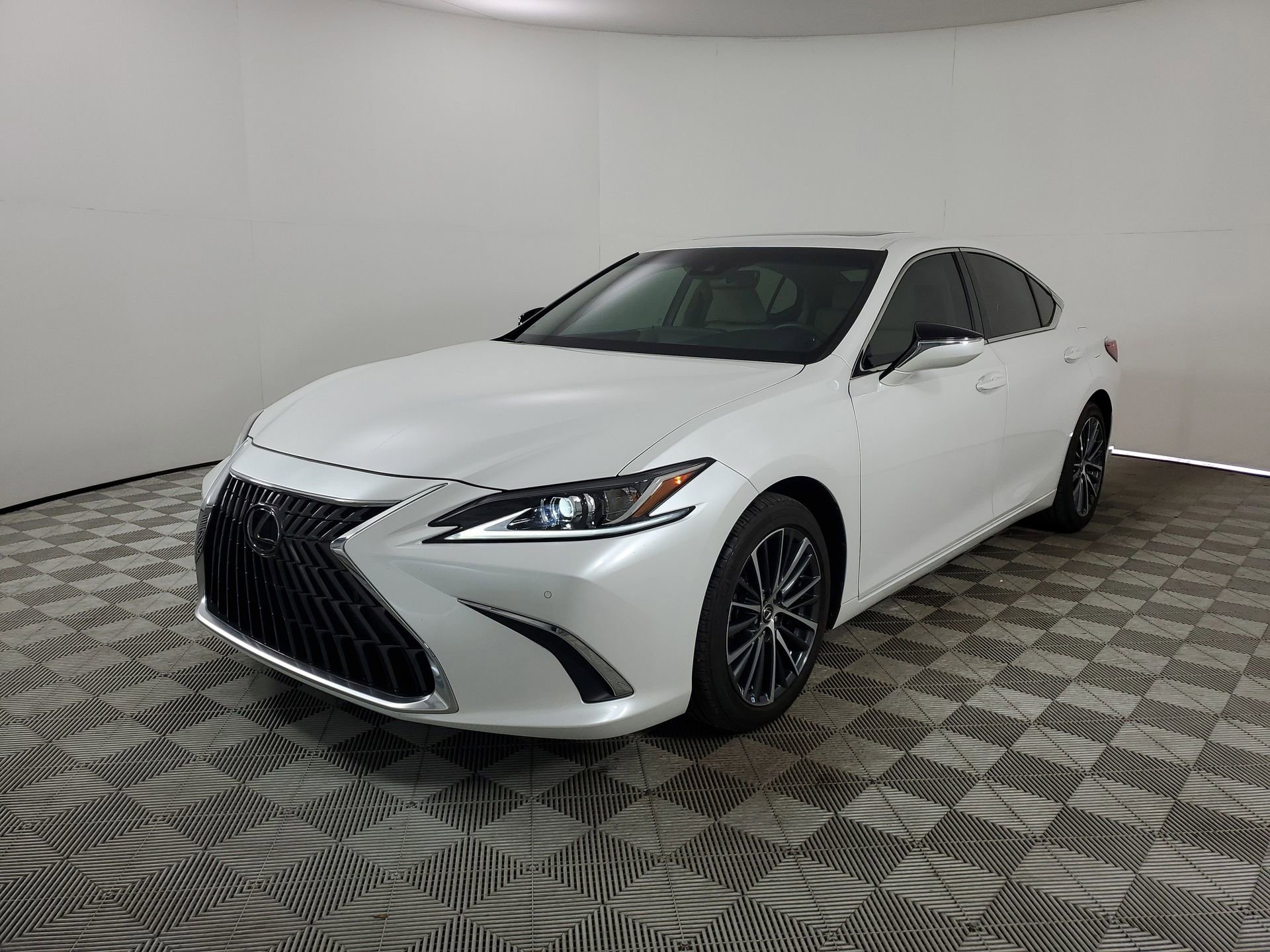 Used 2023 Lexus ES 350 w/ Premium Package image 4