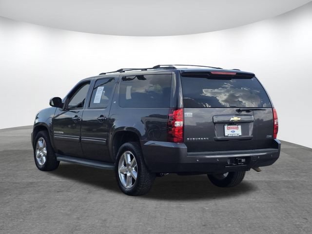 Used 2011 Chevrolet Suburban LT RWD image 6
