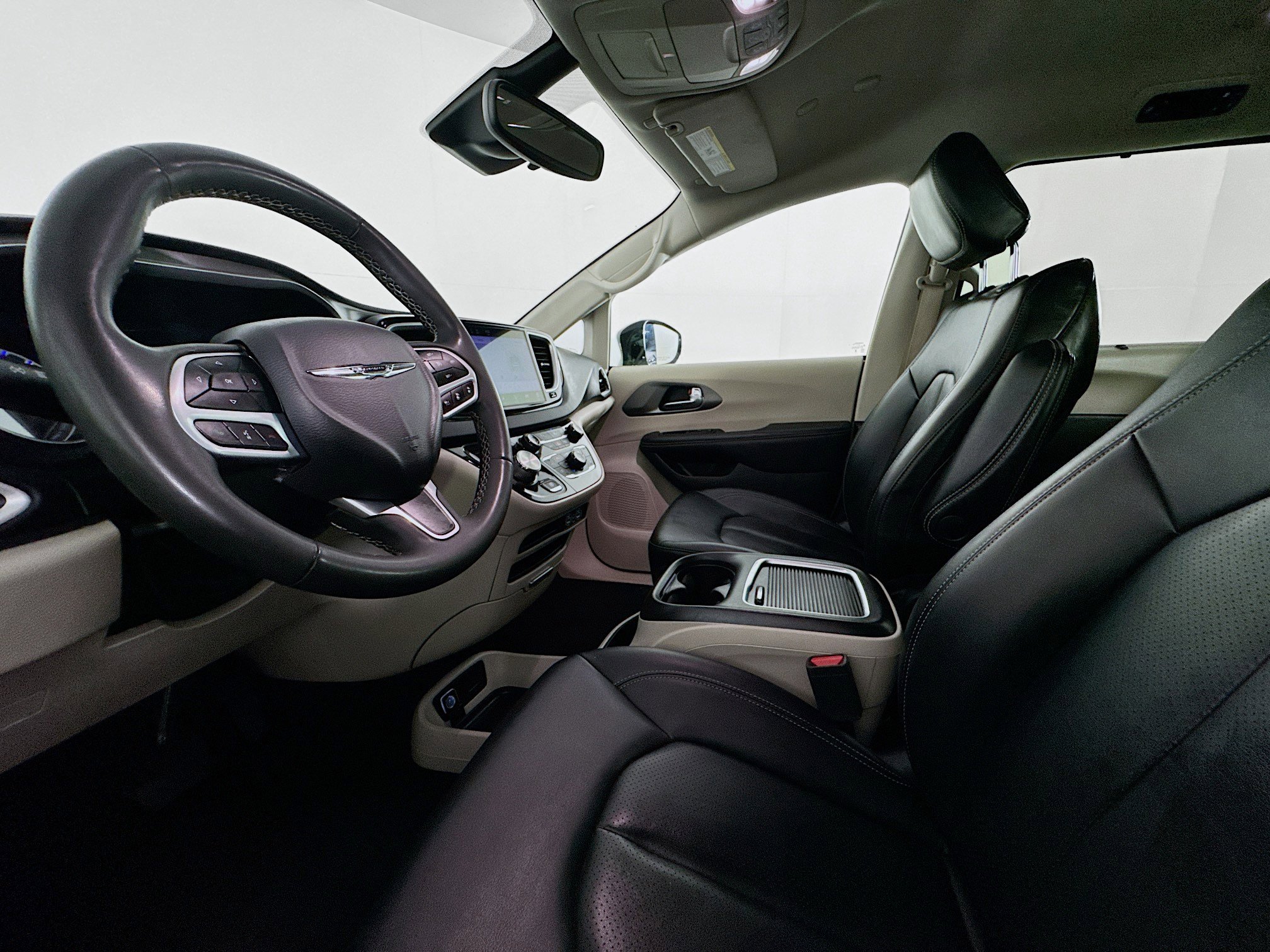 Used 2024 Chrysler Pacifica Touring-L FWD image 21