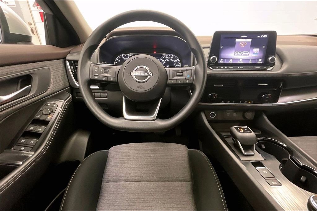 Certified 2022 Nissan Rogue SV image 4