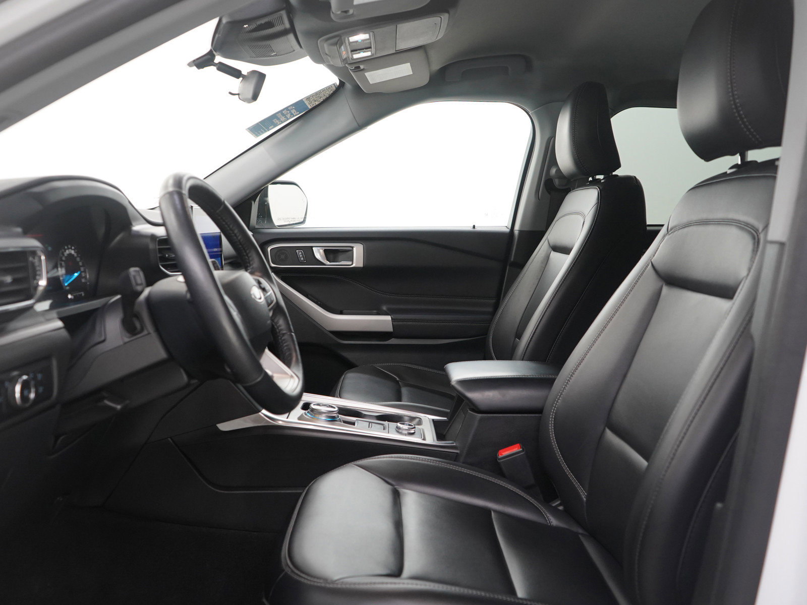 Used 2024 Ford Explorer XLT image 24