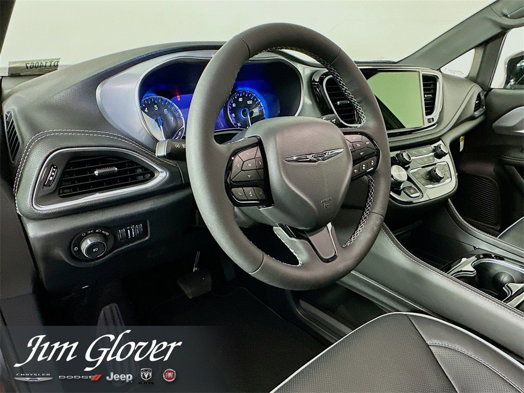 New 2026 Chrysler Pacifica Limited w/ S Appearance Package image 25