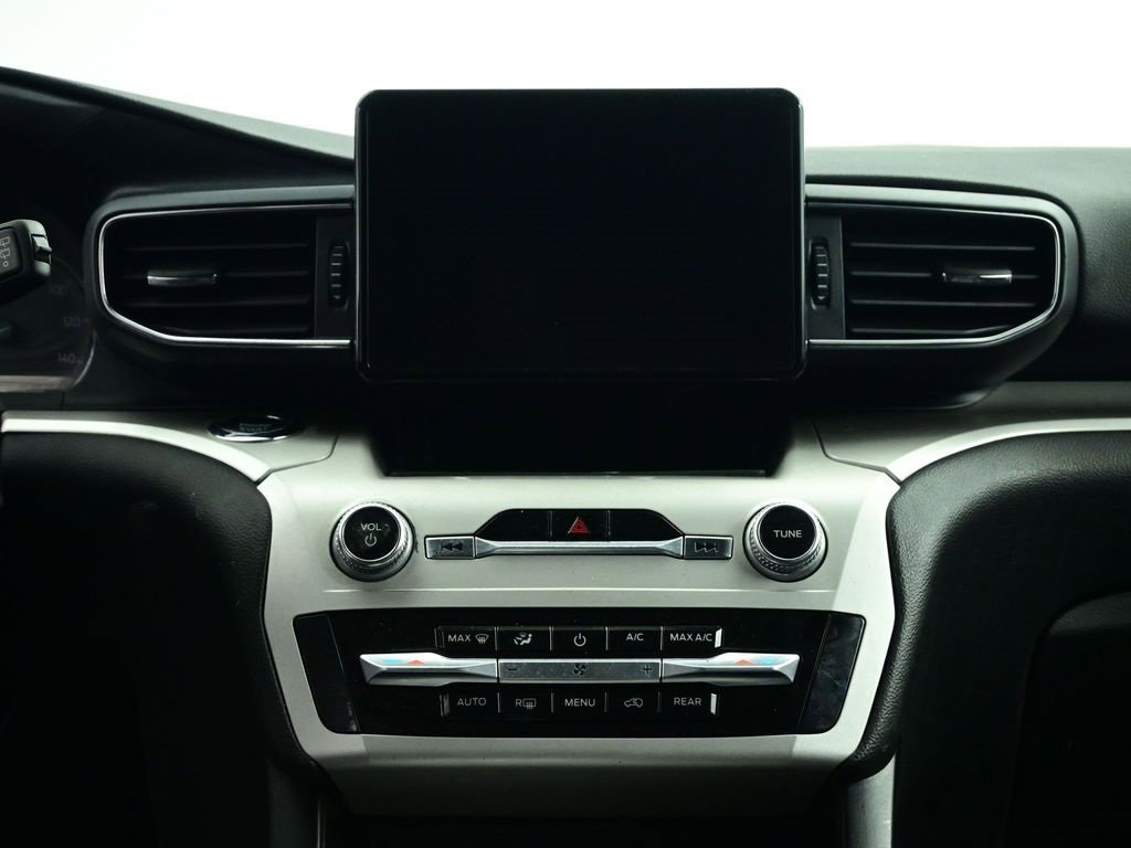 Used 2020 Ford Explorer XLT w/ Equipment Group 202A image 12