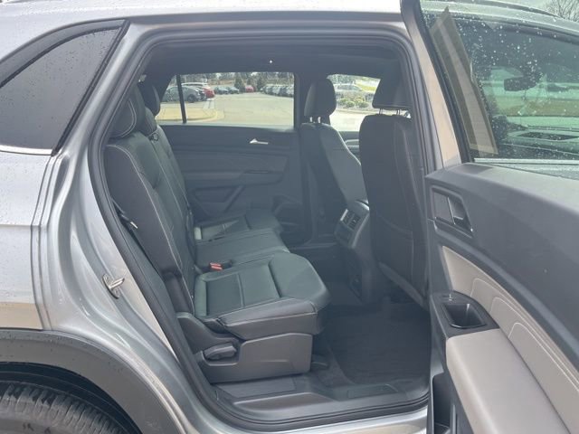 Certified 2022 Volkswagen Atlas Cross Sport SE w/ Panoramic Sunroof Package image 32