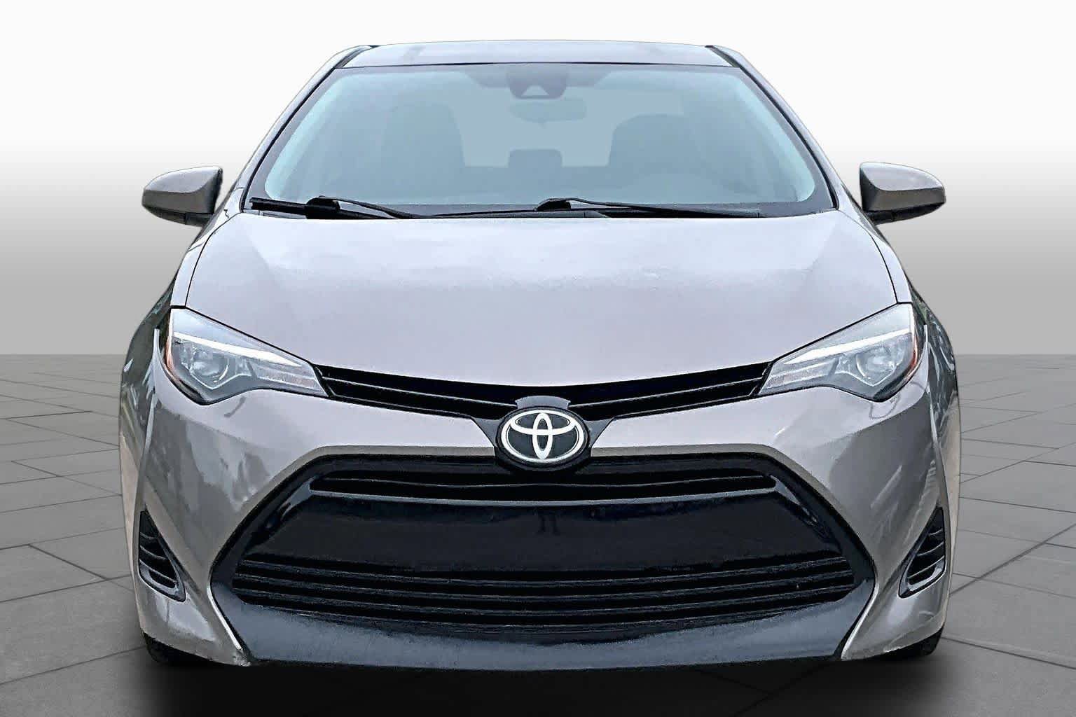 Used 2017 Toyota Corolla LE FWD image 4