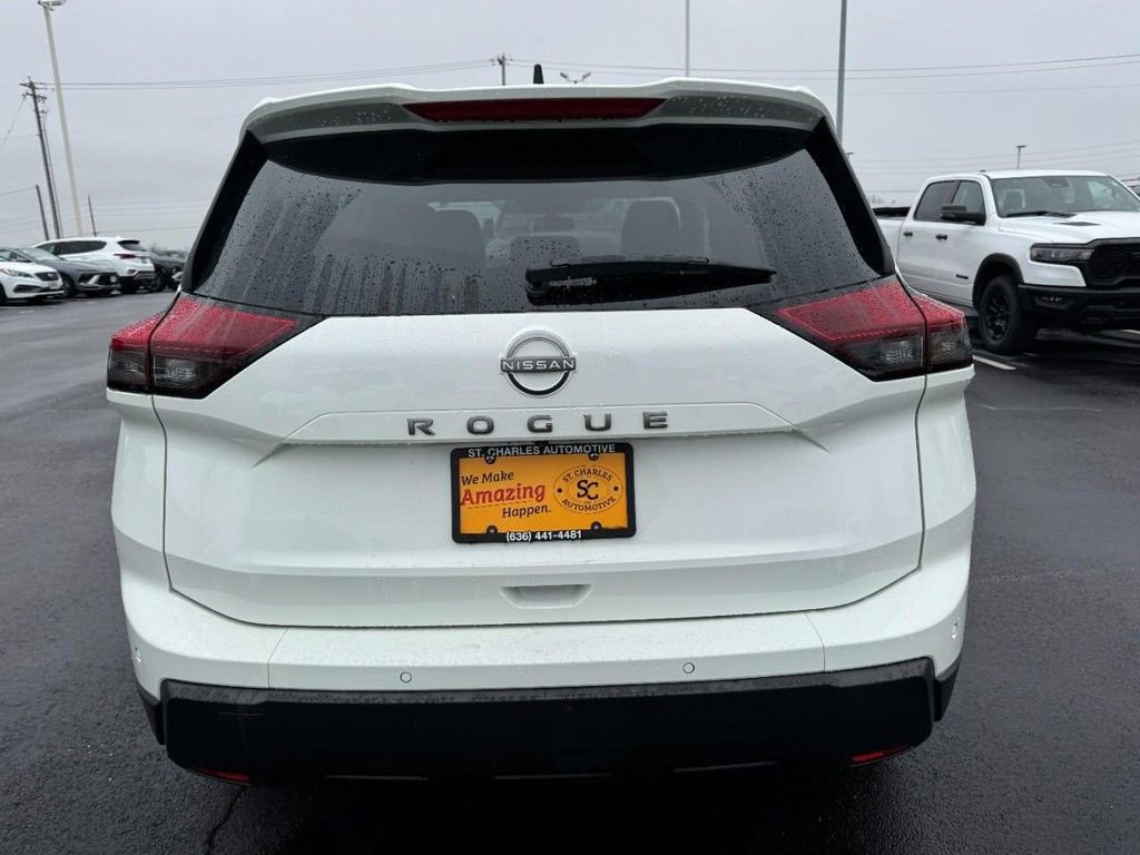 Used 2025 Nissan Rogue S image 4