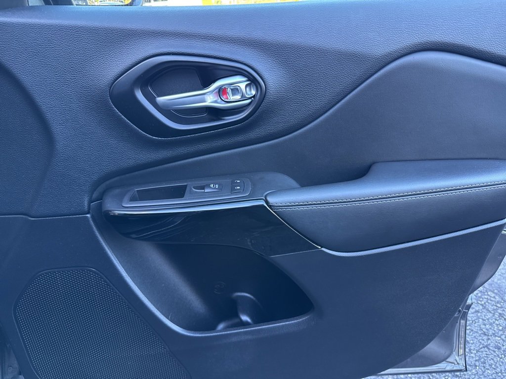 Used 2023 Jeep Cherokee Altitude Lux image 60