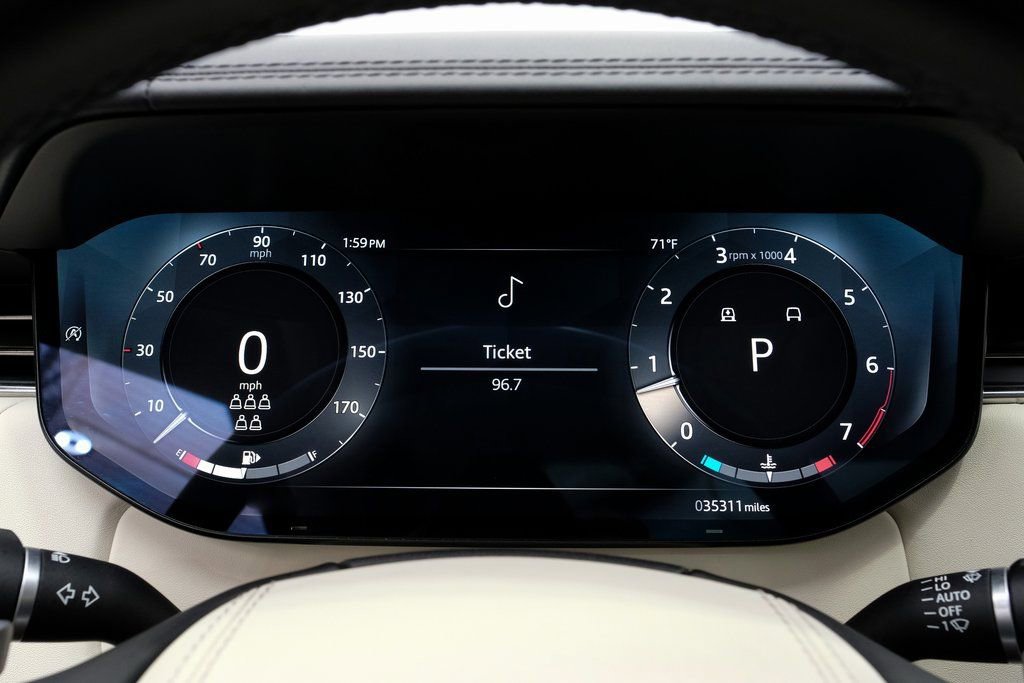 Used 2022 Land Rover Range Rover Long Wheelbase SE image 16