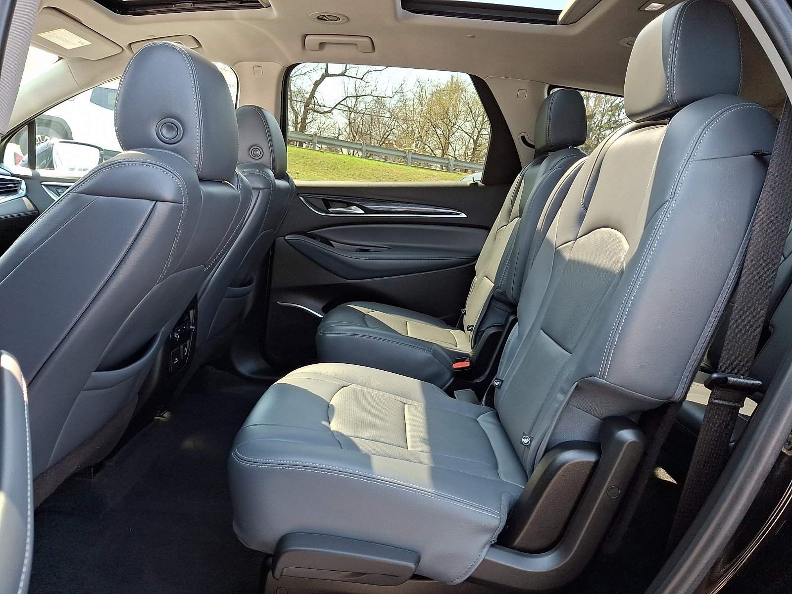 Used 2021 Buick Enclave Essence w/ Sport Touring Edition image 10