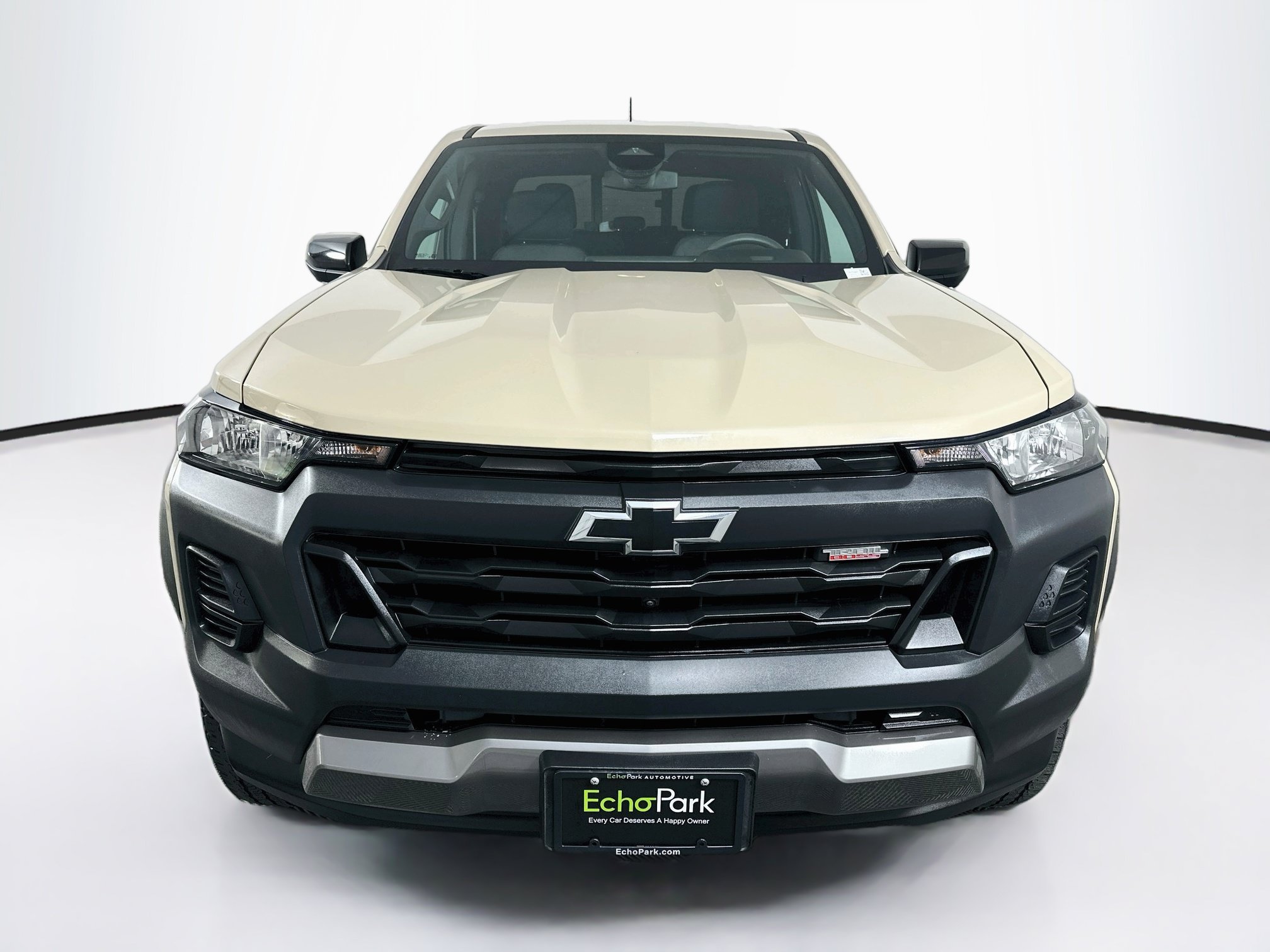 Used 2024 Chevrolet Colorado Trail Boss w/ Technology Package AWD/4WD image 2