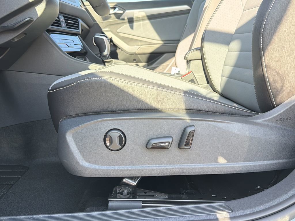 New 2026 Volkswagen Jetta SE FWD image 20