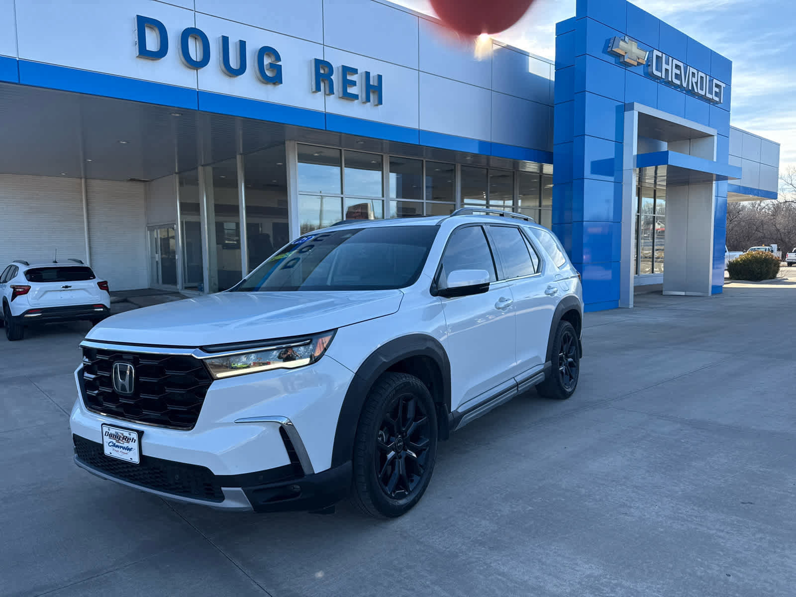 Used 2025 Honda Pilot Touring image 1