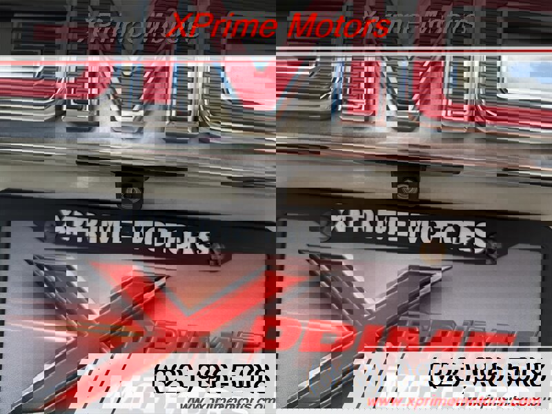 Used 2015 GMC Yukon Denali w/ Premium Package image 9