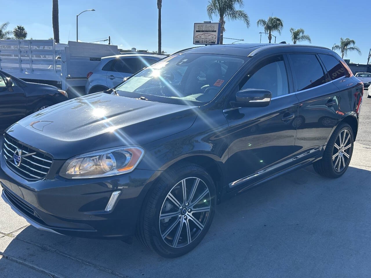 Used 2016 Volvo XC60 T5 Premier w/ Proximity Package FWD image 6