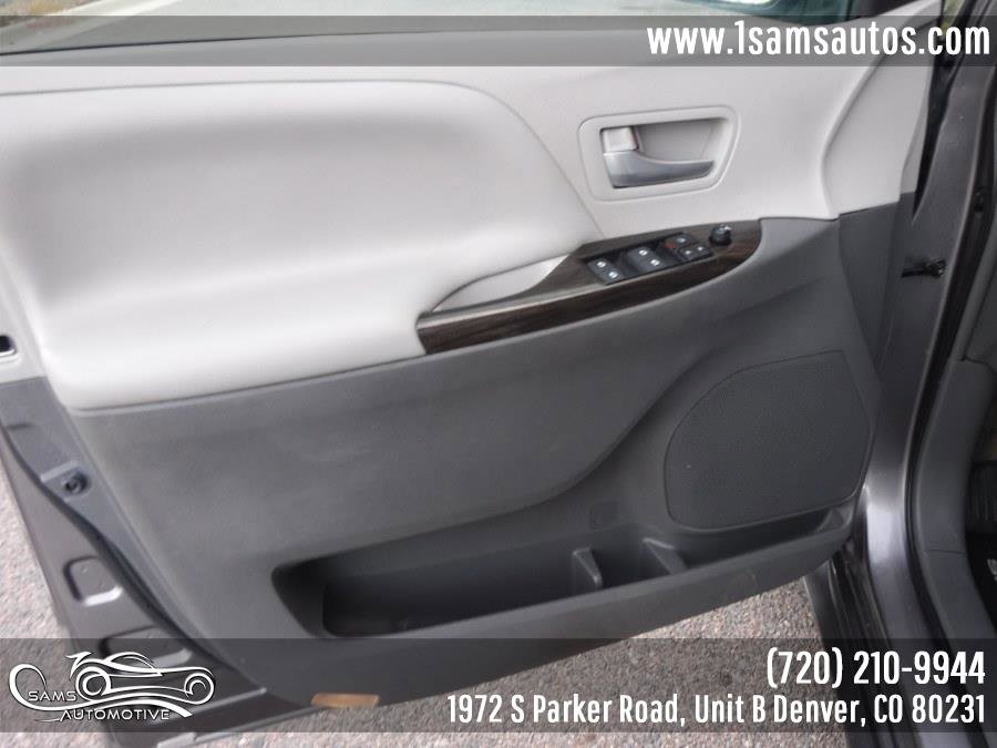 Used 2017 Toyota Sienna XLE Premium image 34