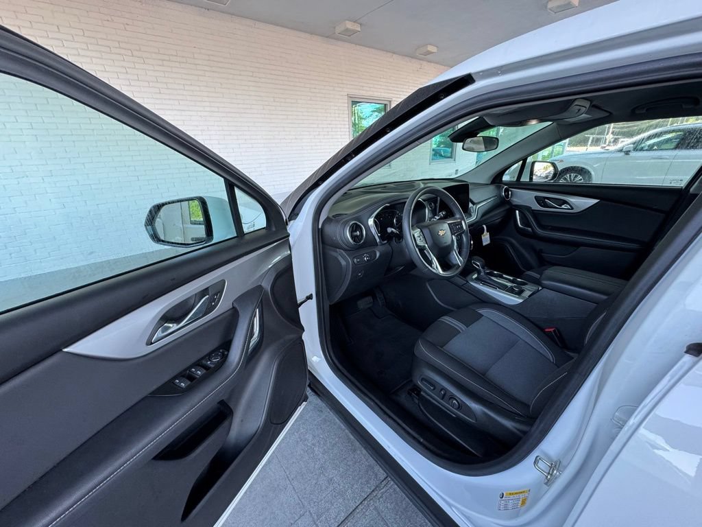 Used 2024 Chevrolet Blazer LT FWD image 11