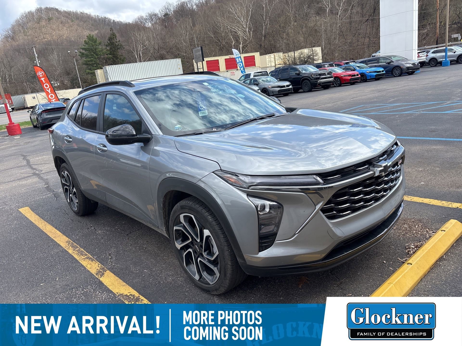 Used 2025 Chevrolet Trax RS w/ Sunroof Package image 3