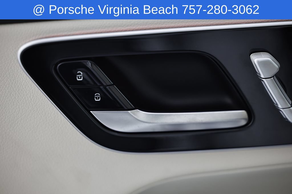 Used 2025 Mercedes-Benz GLC 300 4MATIC image 22