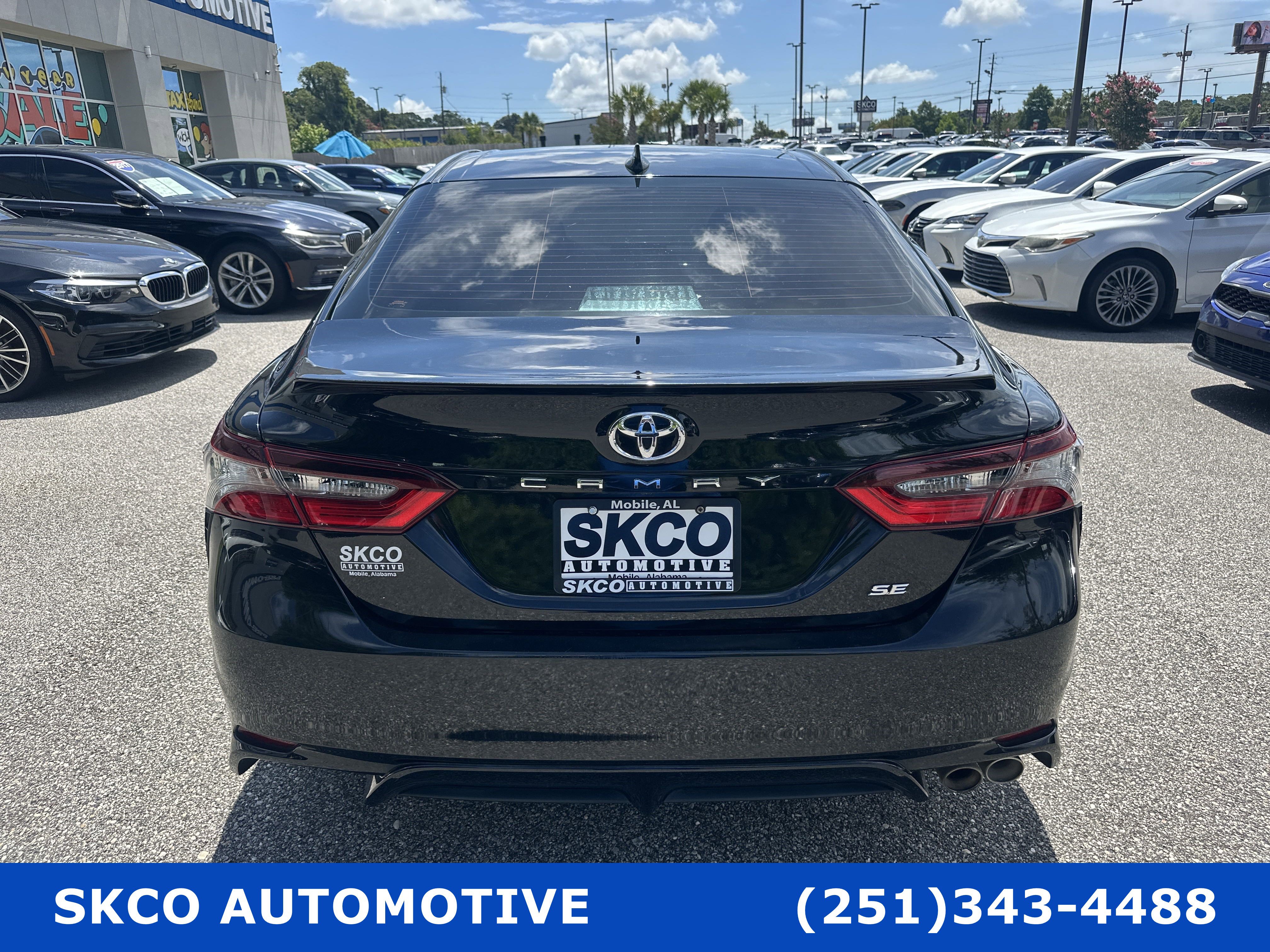Used 2021 Toyota Camry SE FWD image 4