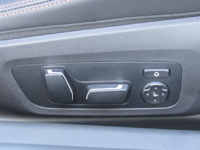 Used 2025 BMW M2 w/ Lighting Package RWD image 17