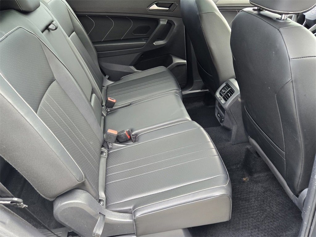 Used 2022 Volkswagen Tiguan SE R-Line image 18