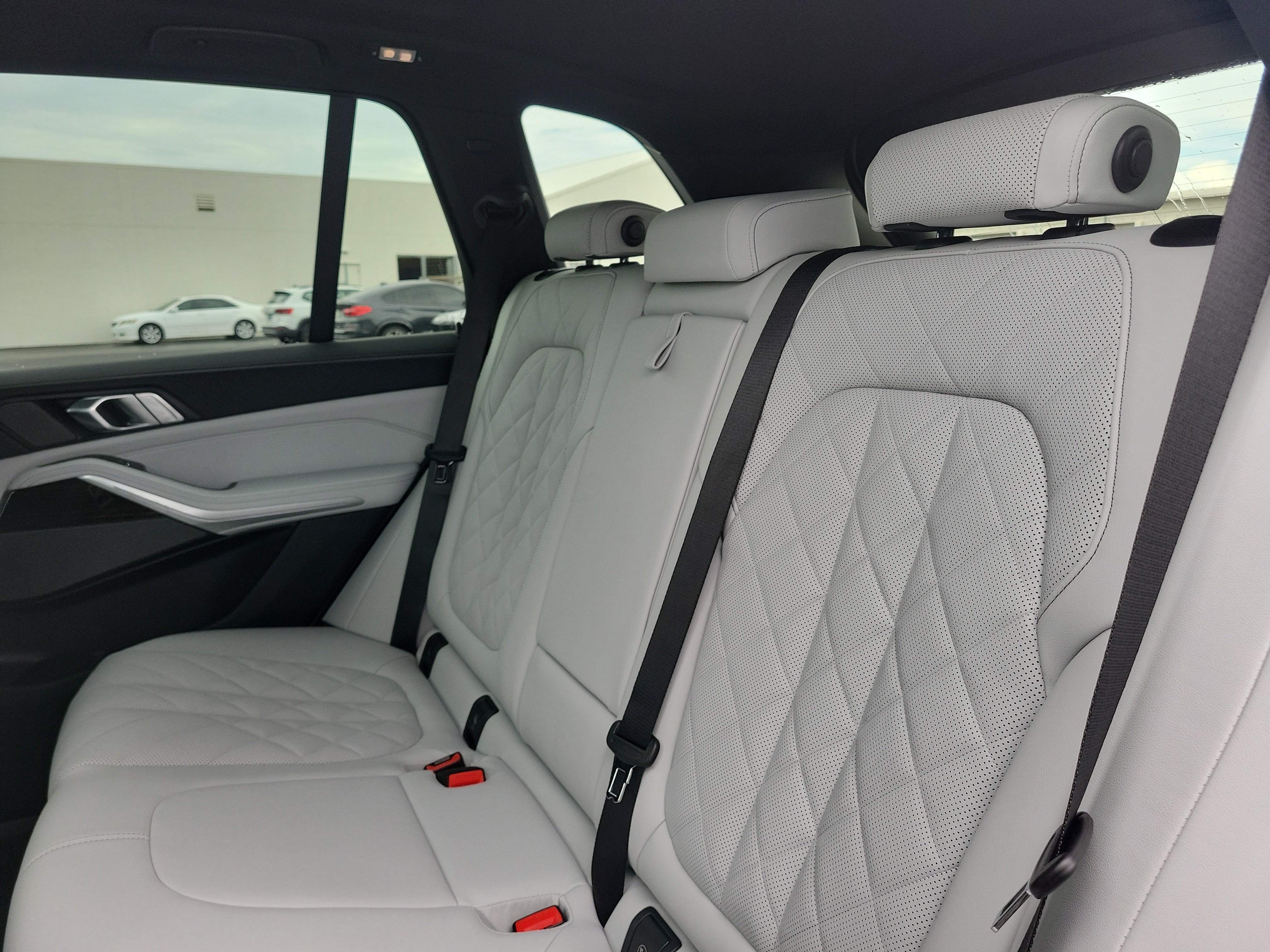 New 2026 BMW X5 xDrive40i w/ M Sport Package AWD/4WD image 8