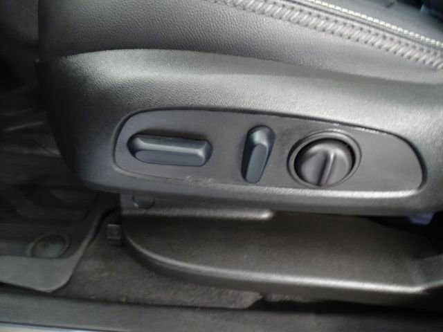 Used 2023 GMC Terrain Denali image 3