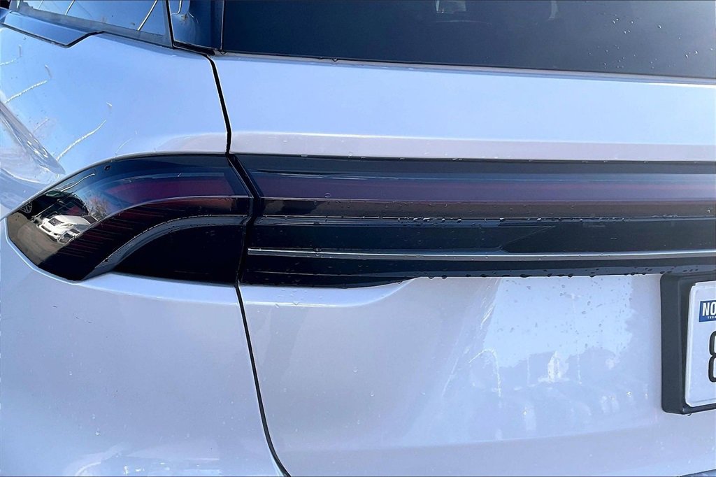 Used 2024 Lincoln Nautilus Reserve w/ Equipment Group 203A image 28