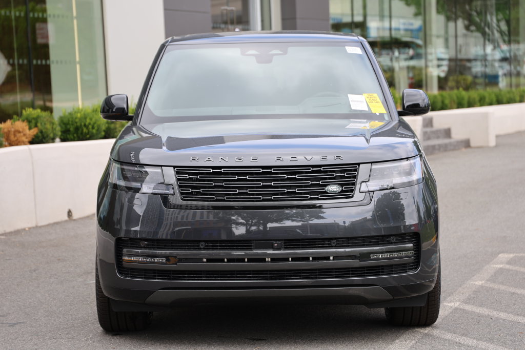 New 2026 Land Rover Range Rover Long Wheelbase SE AWD/4WD image 5