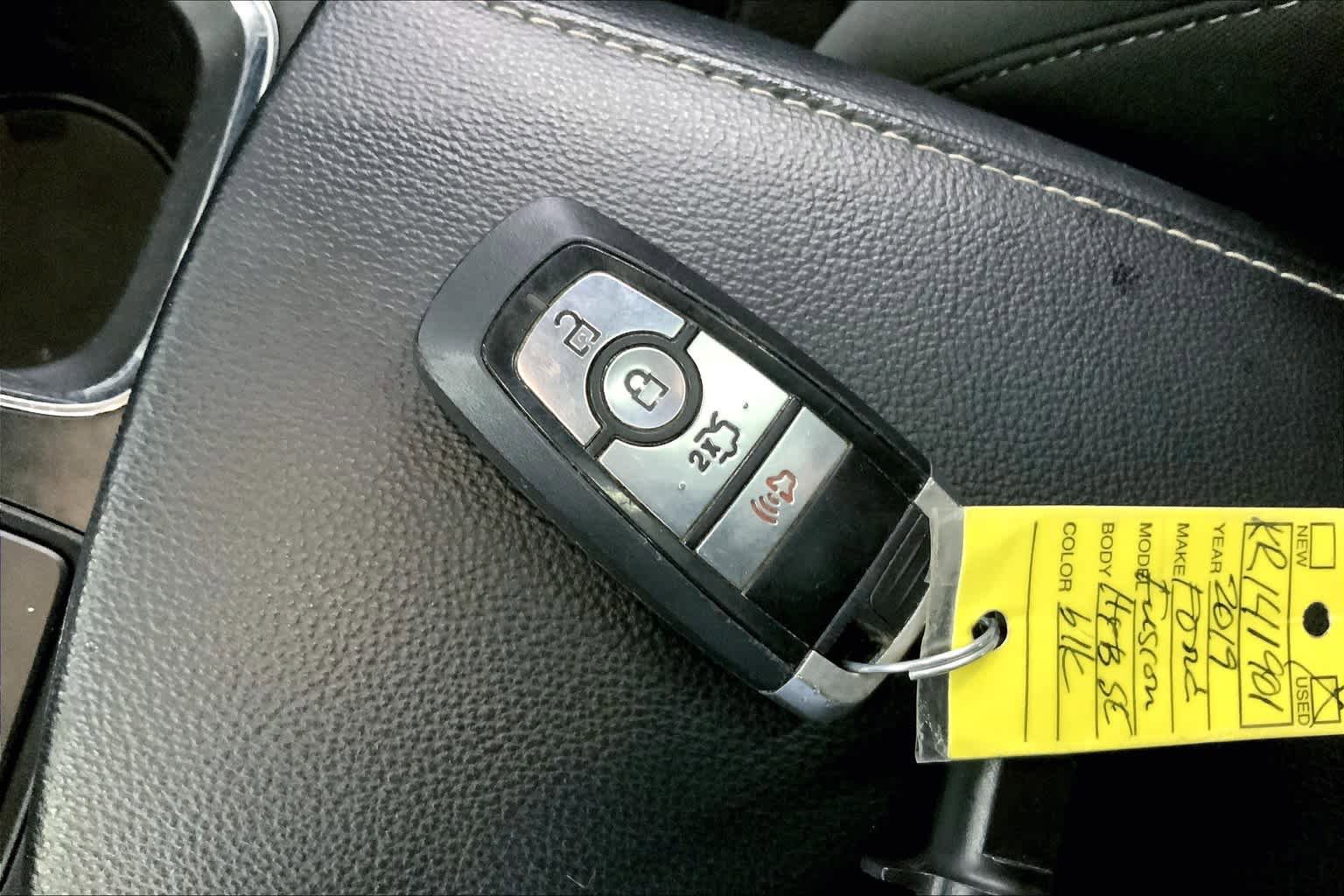 Used 2019 Ford Fusion SE FWD image 15