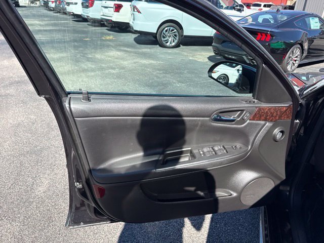 Used 2012 Chevrolet Impala LTZ FWD image 13