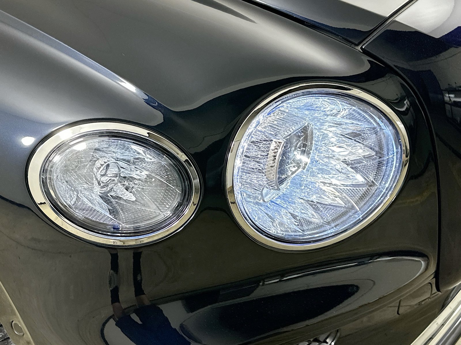 New 2026 Bentley Flying Spur V8 AWD/4WD image 13