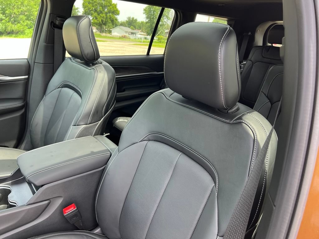 New 2026 Jeep Grand Cherokee L Limited AWD/4WD image 36