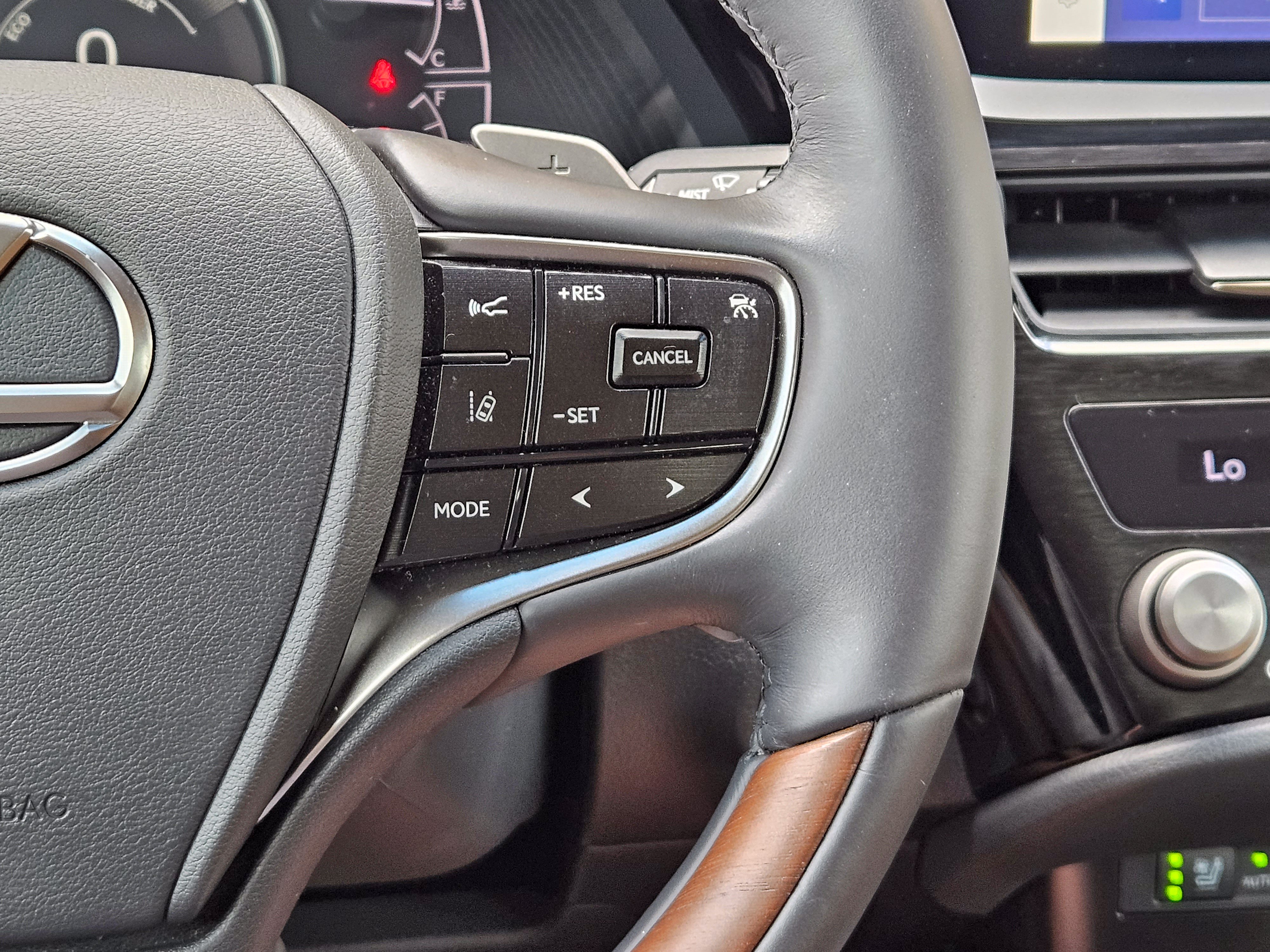 Used 2023 Lexus ES 300h Ultra Luxury w/ Accessory Package (Z2) FWD image 29