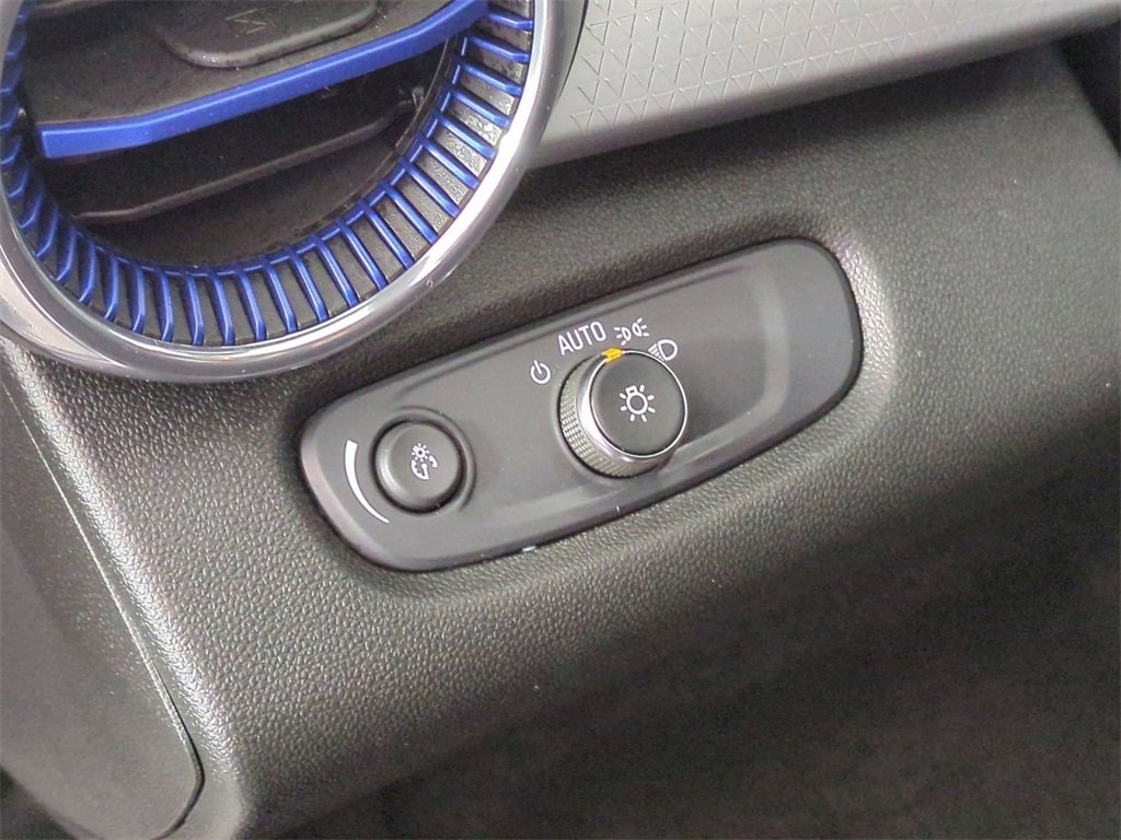 Certified 2025 Chevrolet Trax LT w/ Driver Confidence Package image 16