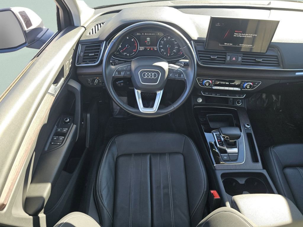 Used 2023 Audi Q5 2.0T Premium w/ Convenience Package AWD/4WD image 4