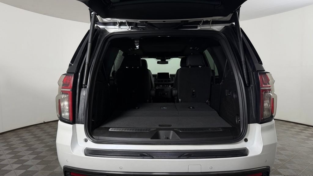 Used 2022 Chevrolet Tahoe RST w/ Luxury Package AWD/4WD image 12