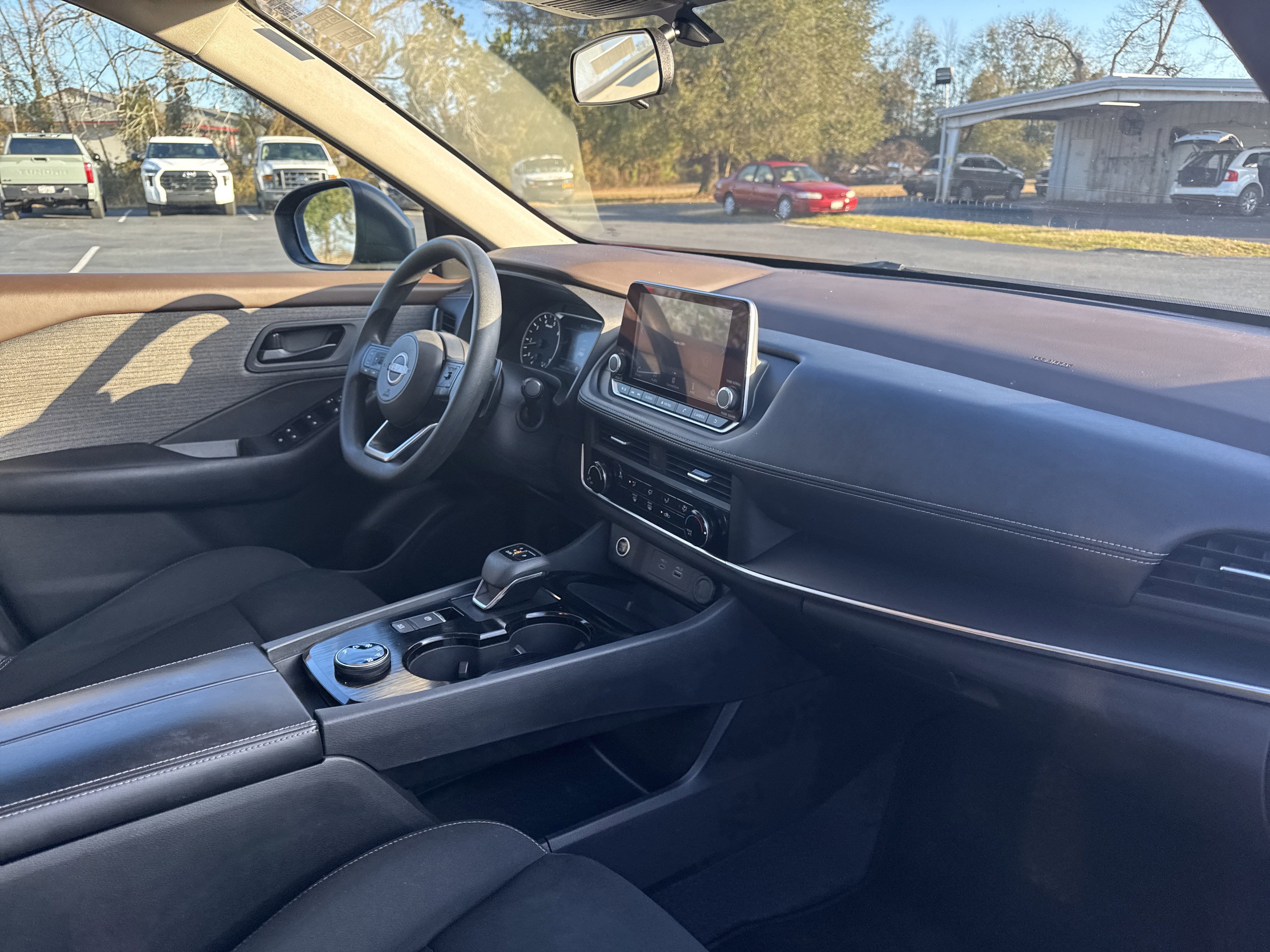 Used 2023 Nissan Rogue S image 35