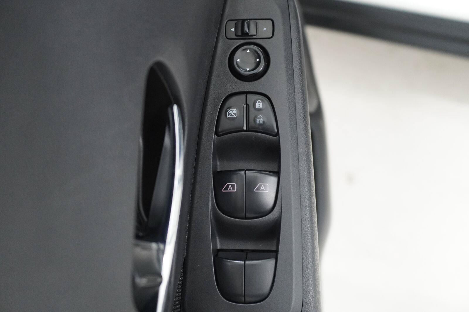 Used 2023 Nissan Kicks SV w/ Exterior Package FWD image 21