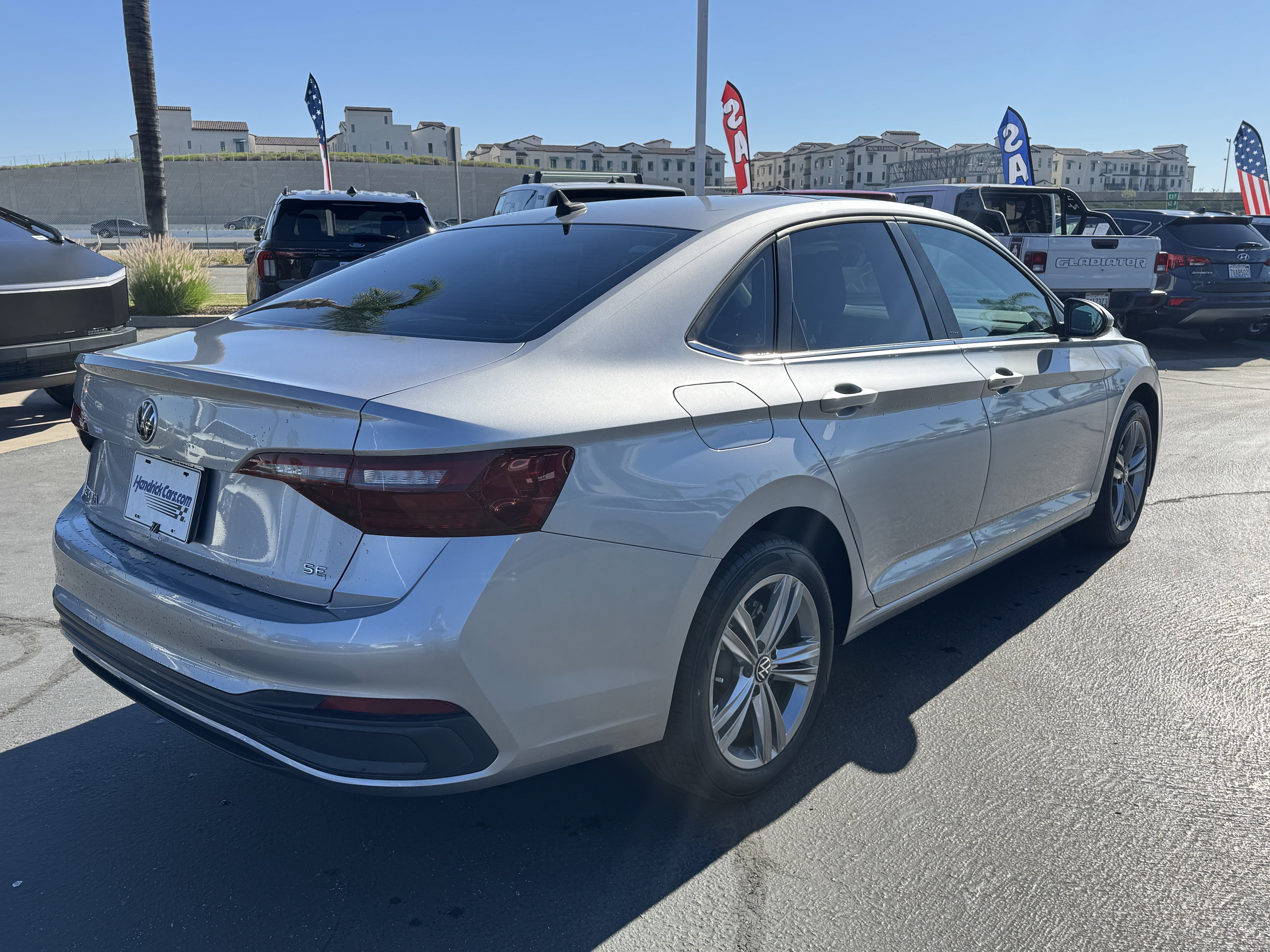 Used 2022 Volkswagen Jetta SE w/ Panoramic Sunroof Package image 10
