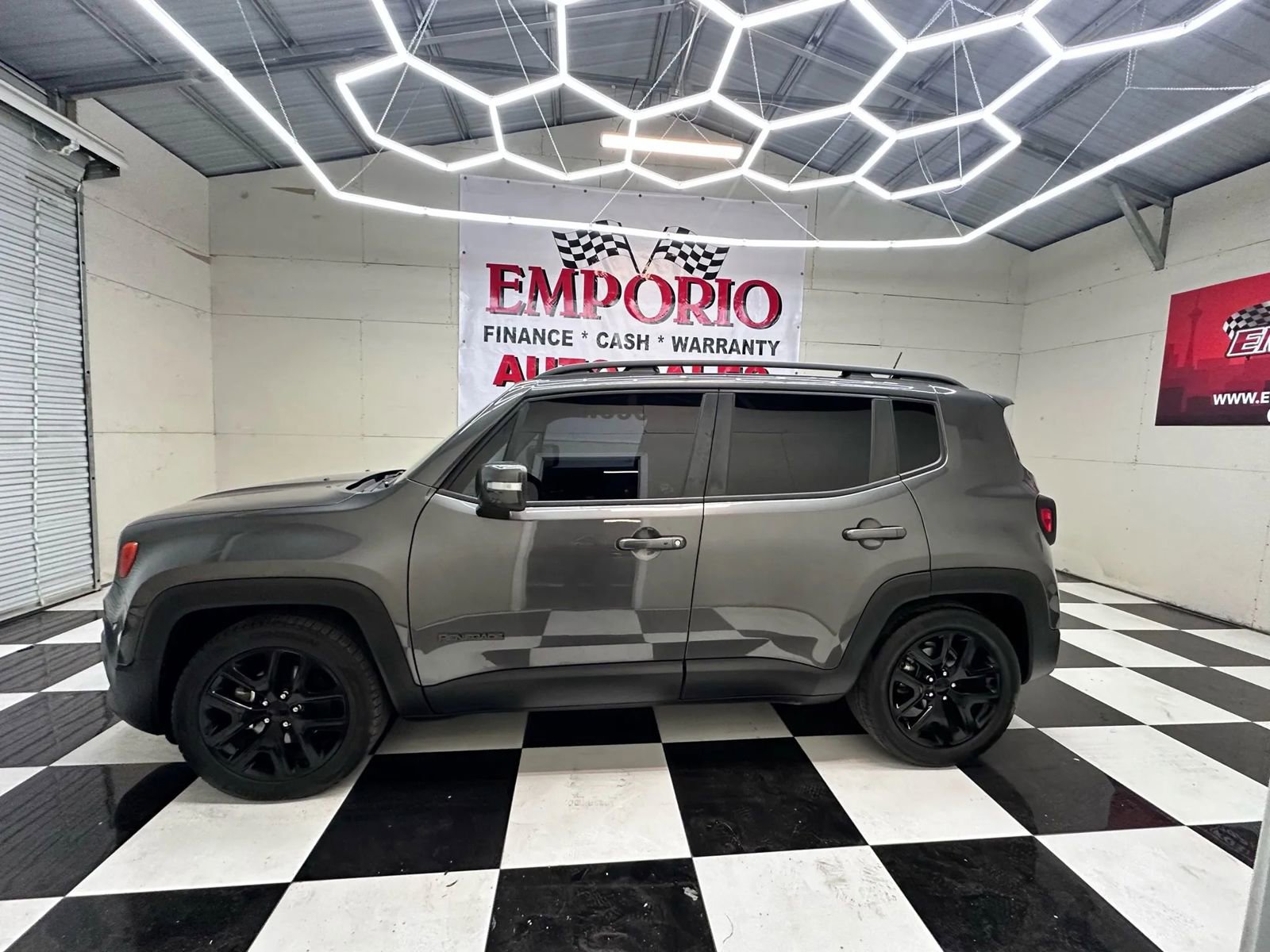 Used 2017 Jeep Renegade Altitude image 2
