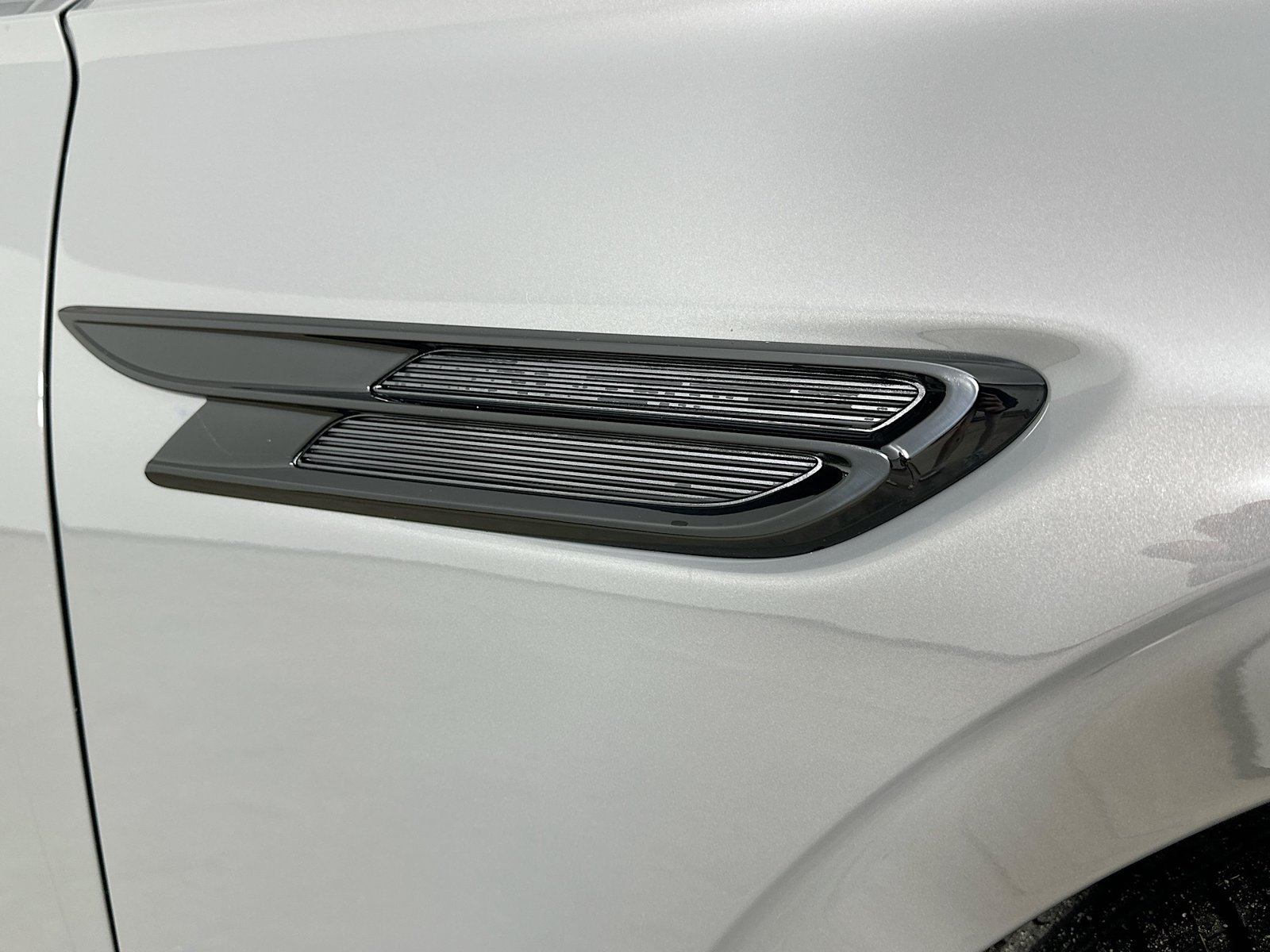 New 2026 Bentley Flying Spur V8 AWD/4WD image 12