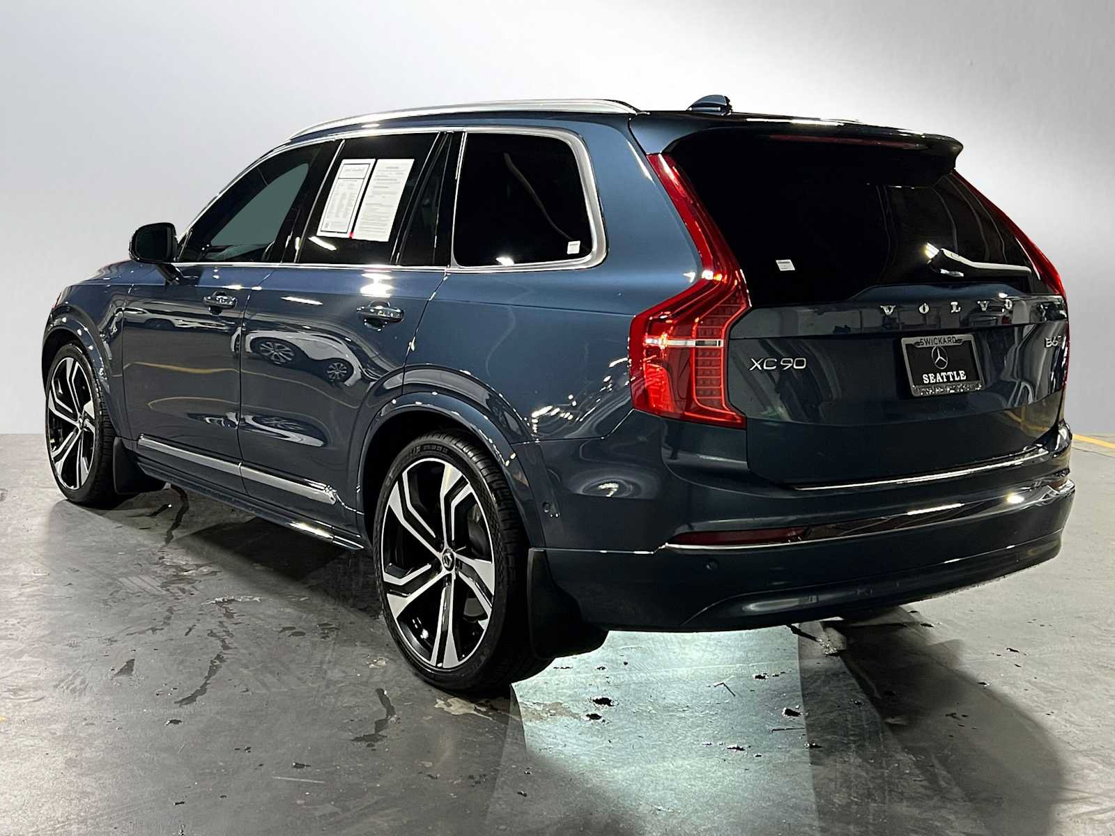 Used 2024 Volvo XC90 B6 Ultimate w/ Lounge Package AWD/4WD image 5