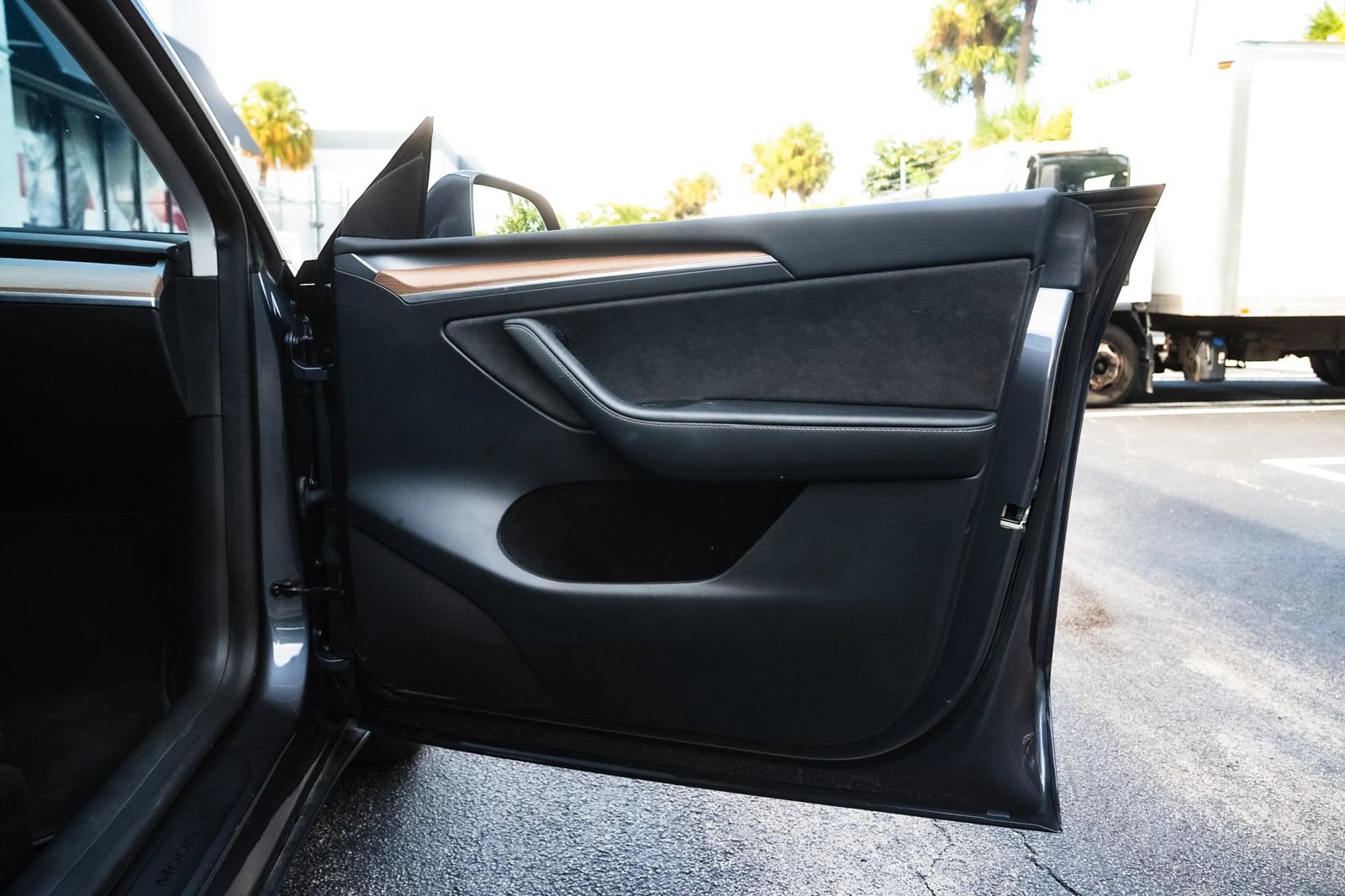 Used 2023 Tesla Model Y 2WD image 24