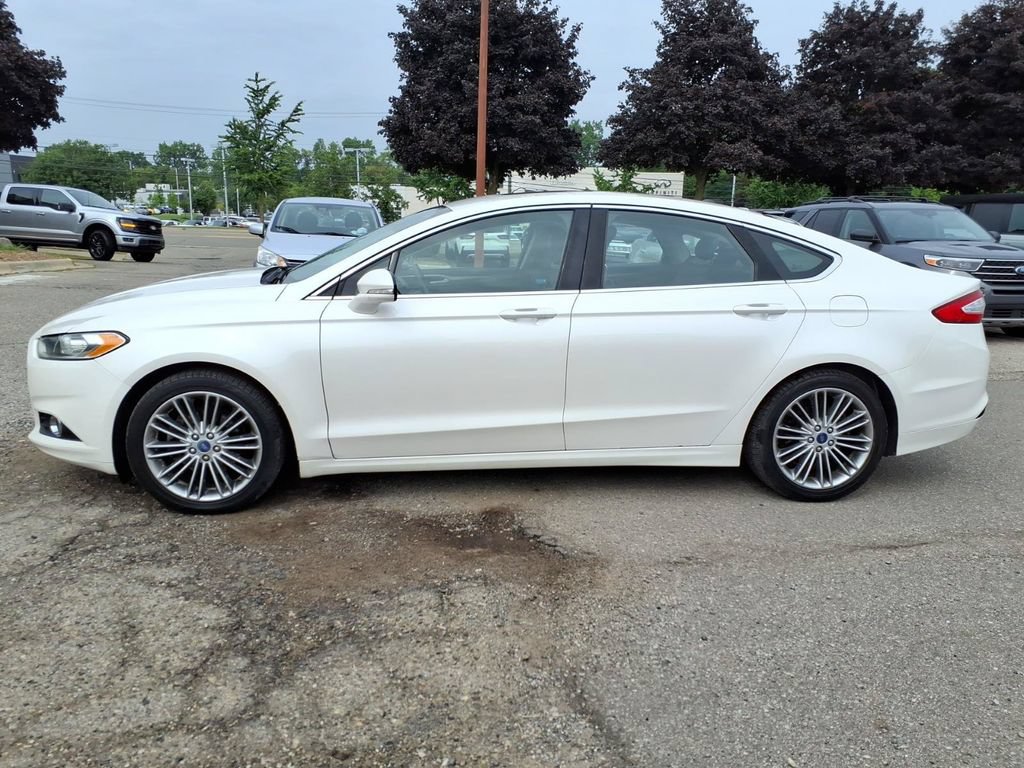Used 2013 Ford Fusion SE FWD image 2