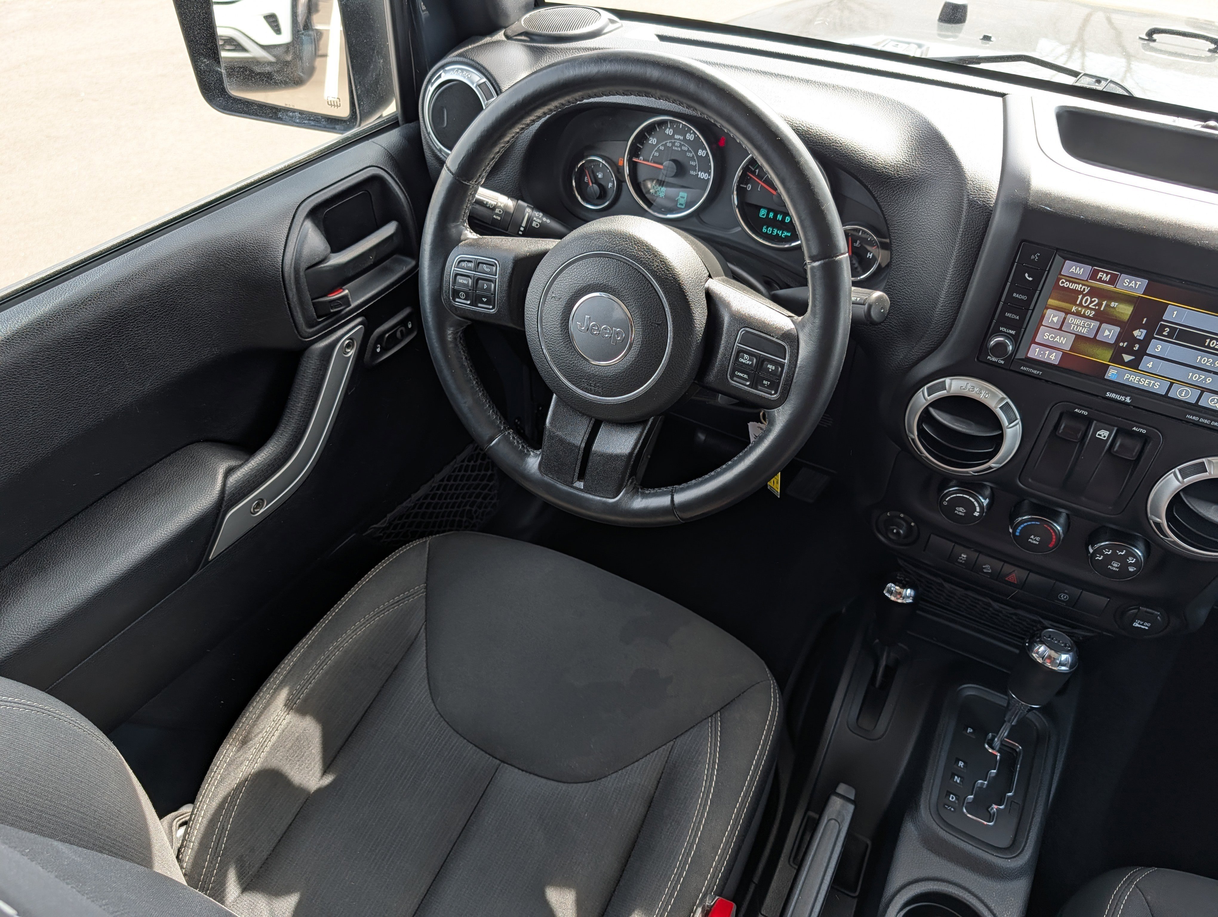 Used 2016 Jeep Wrangler Rubicon w/ Power Convenience Group AWD/4WD image 8